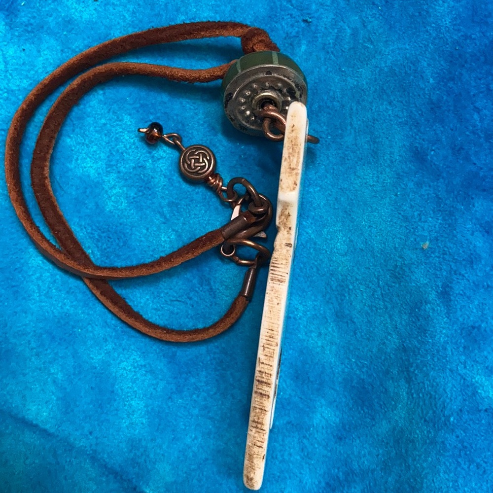 Jade (in Sterling) and Bone Cat charm on leather - Picture 4 of 7